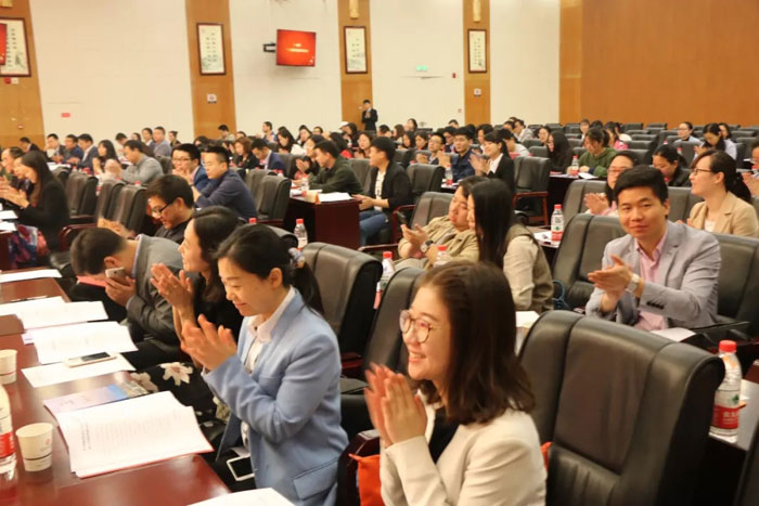 会员代表集体审议-webp.jpg