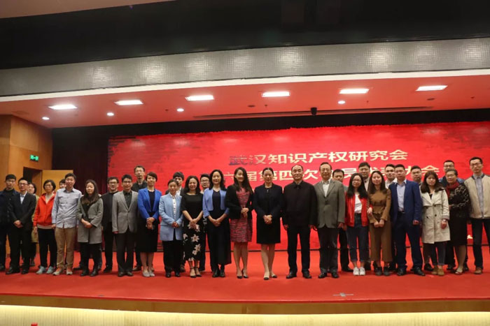 部分参会代表集体合影留念-webp.jpg